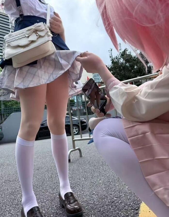 周五福利囧图云飞系列 妹子似乎还有什么放不下的