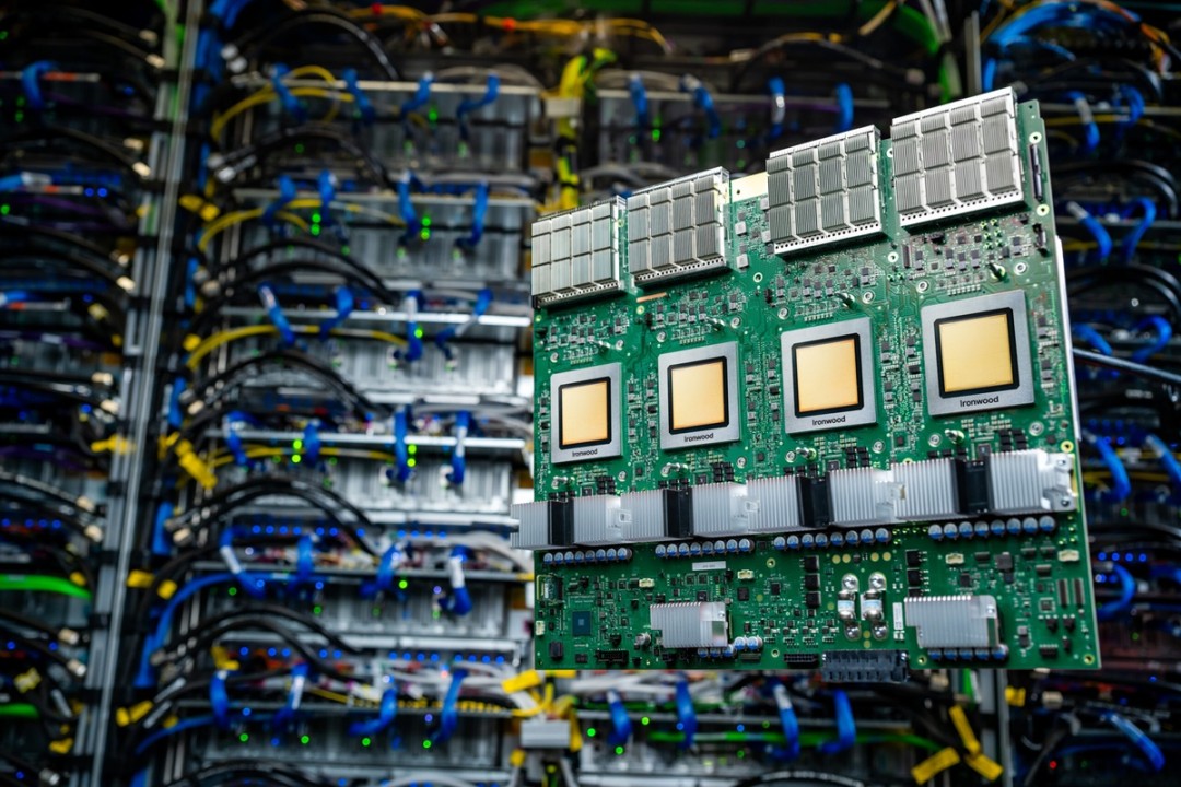 谷歌下一代TPU或选择英特尔EMIB封装