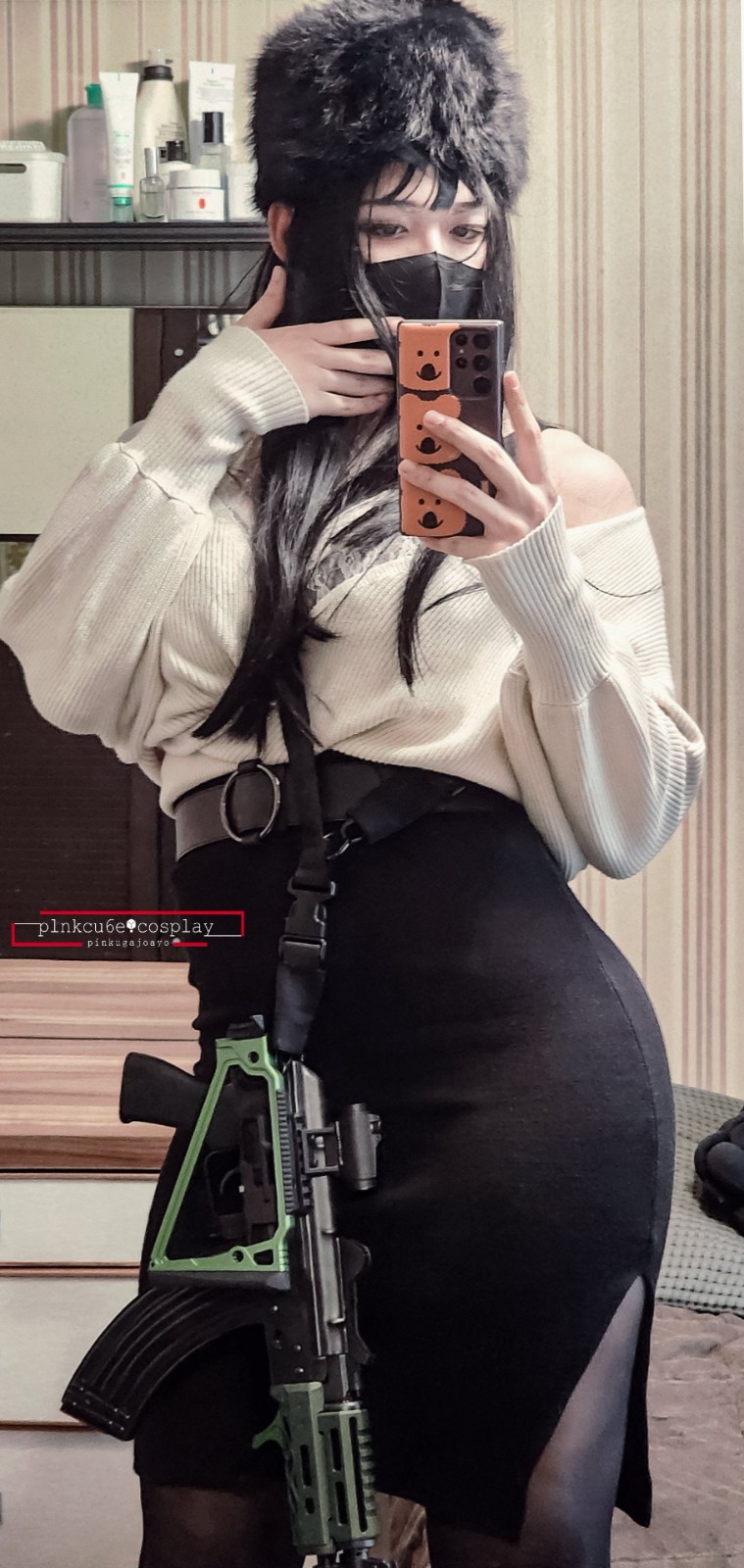 韩国美女Cos美图欣赏 性感修女持枪谁顶得住?