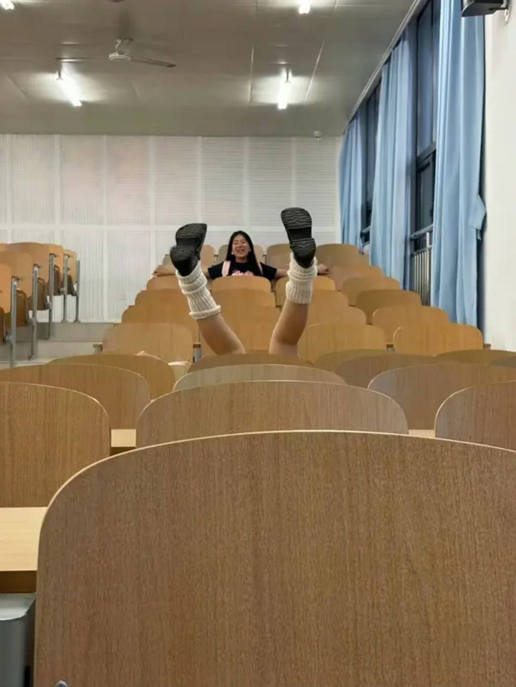 周一内涵囧图云飞系列 有时候黑丝也不是万能的！