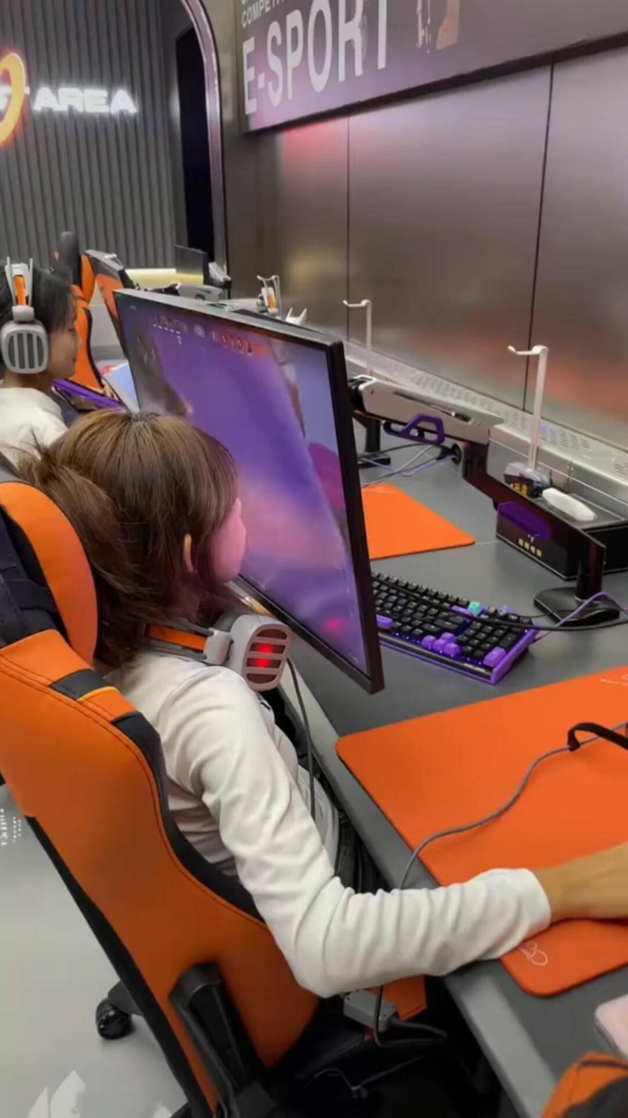 ��һ�ں���ͼ�Ʒ�ϵ�� ��ʱ���˿Ҳ�������ܵģ�