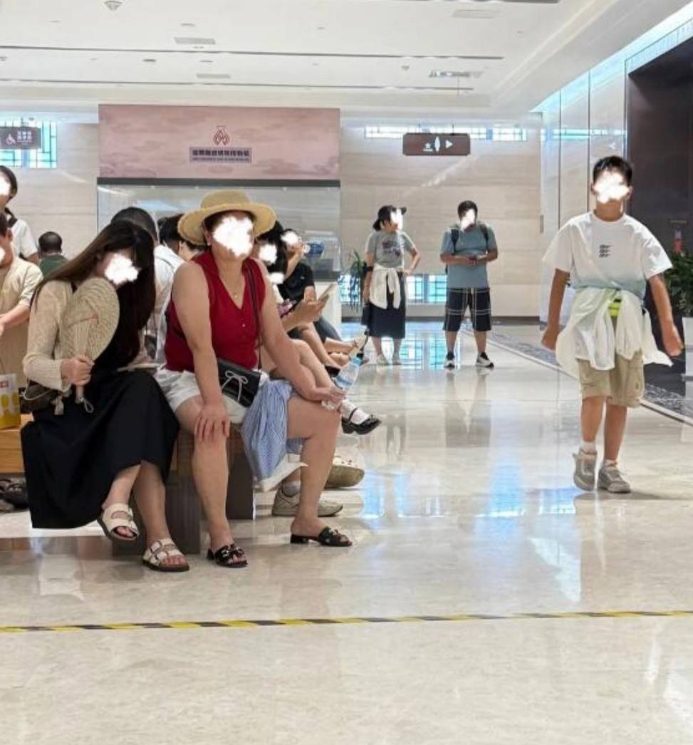 ��һ�ں���ͼ�Ʒ�ϵ�� ��ʱ���˿Ҳ�������ܵģ�