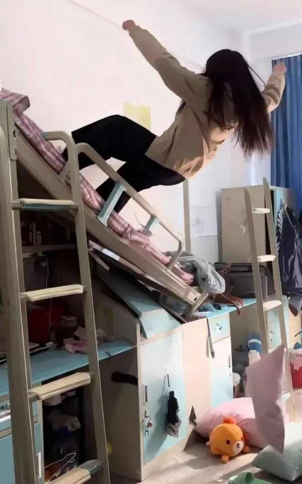 ��һ�ں���ͼ�Ʒ�ϵ�� ���Ǹ��и�ҵ����Կɲ���