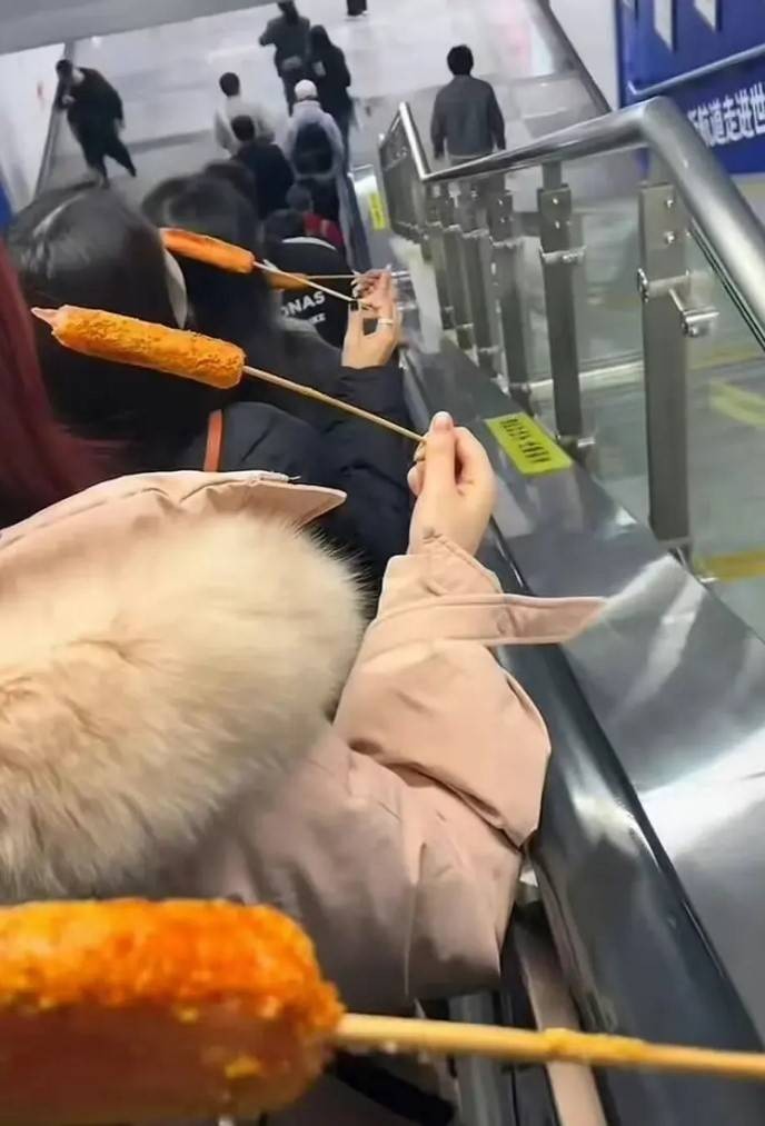 3DM����һ�̵�1603�� ŷ�����պ���Ů������Ķ�