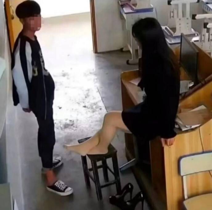 轻松一刻第1605期 舞蹈培训班只能中午去学