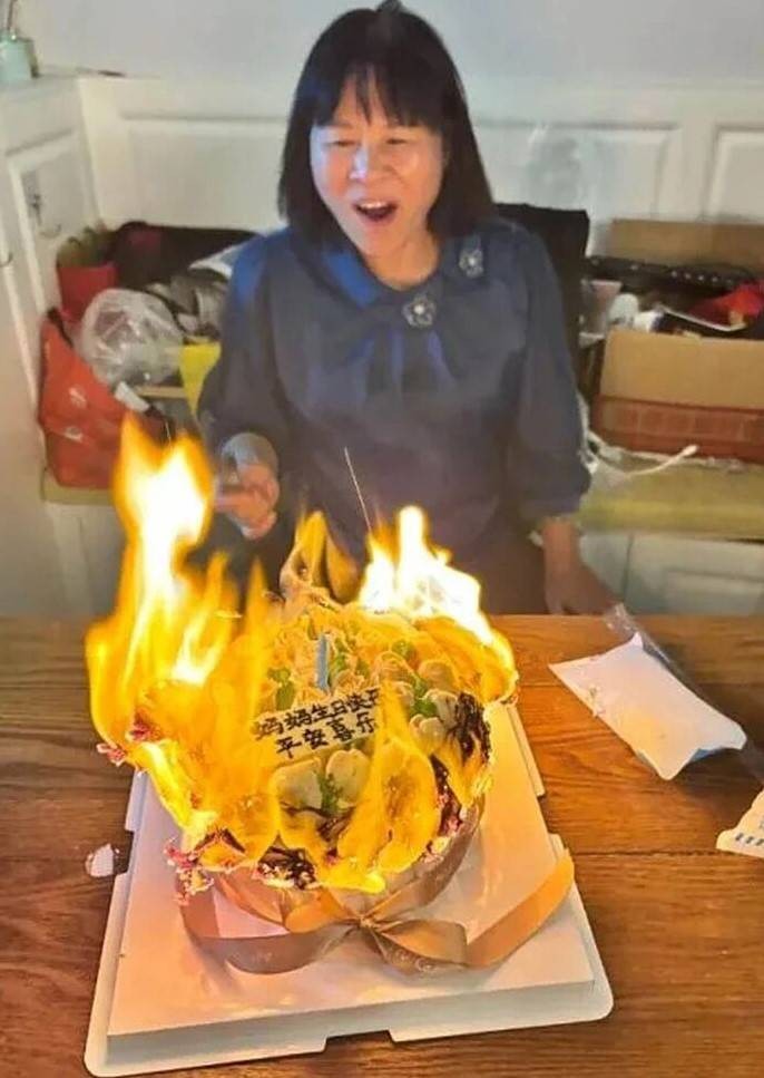 轻松一刻第1611期 这奇怪姿势到底在锻炼什么