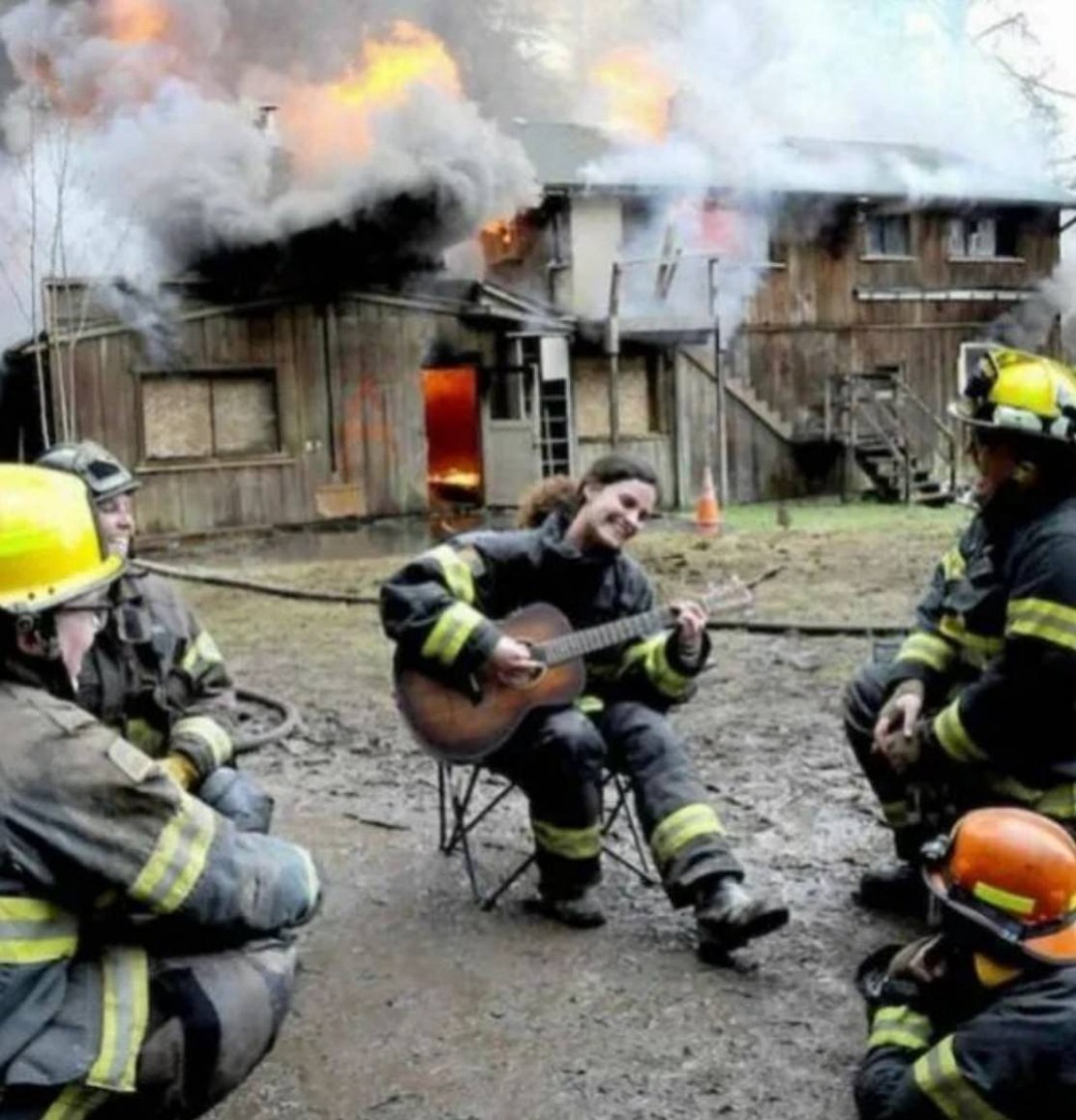 ��һ�ں���ͼ�Ʒ�ϵ�� ����Ǵ�˵�еľ�ͷ�аɣ�