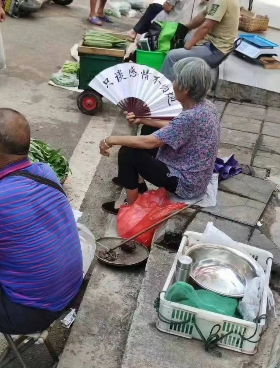 ��һ�ں���ͼ�Ʒ�ϵ�� ����Ǵ�˵�еľ�ͷ�аɣ�