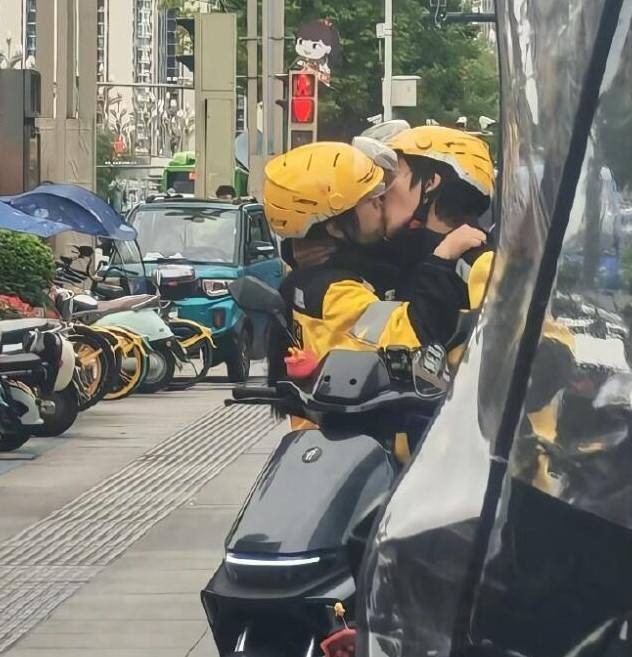 轻松一刻第1630期 这是黑丝美女们开大会吗？