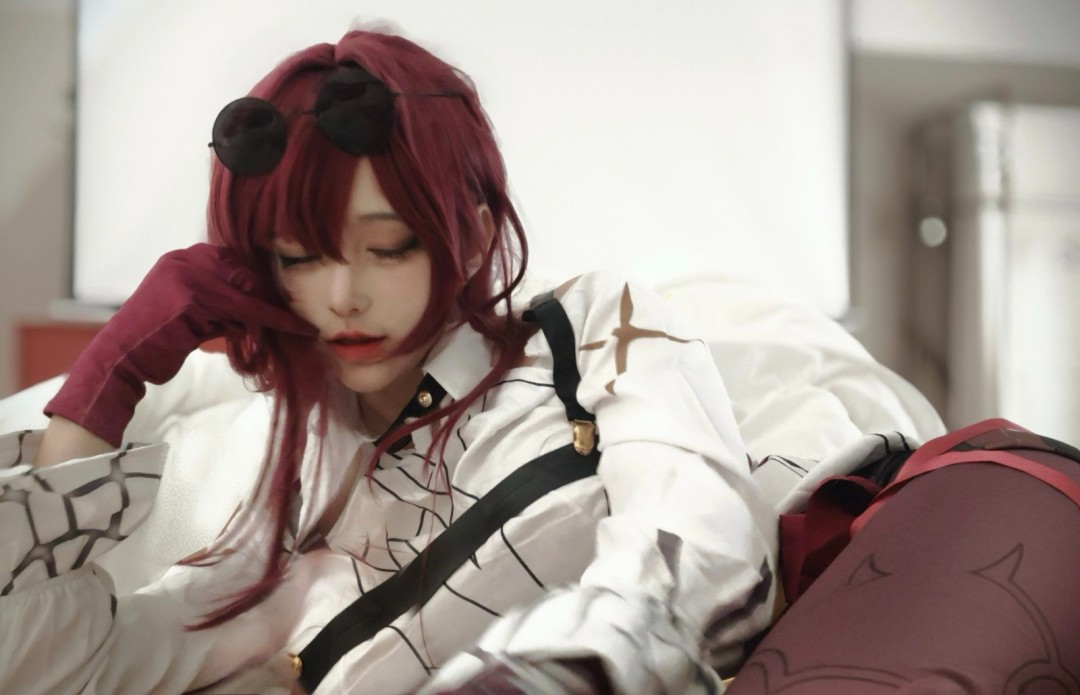 ��ŮCoser����ʿ��ʦ�϶�������̫�Ը� �����Ķ���