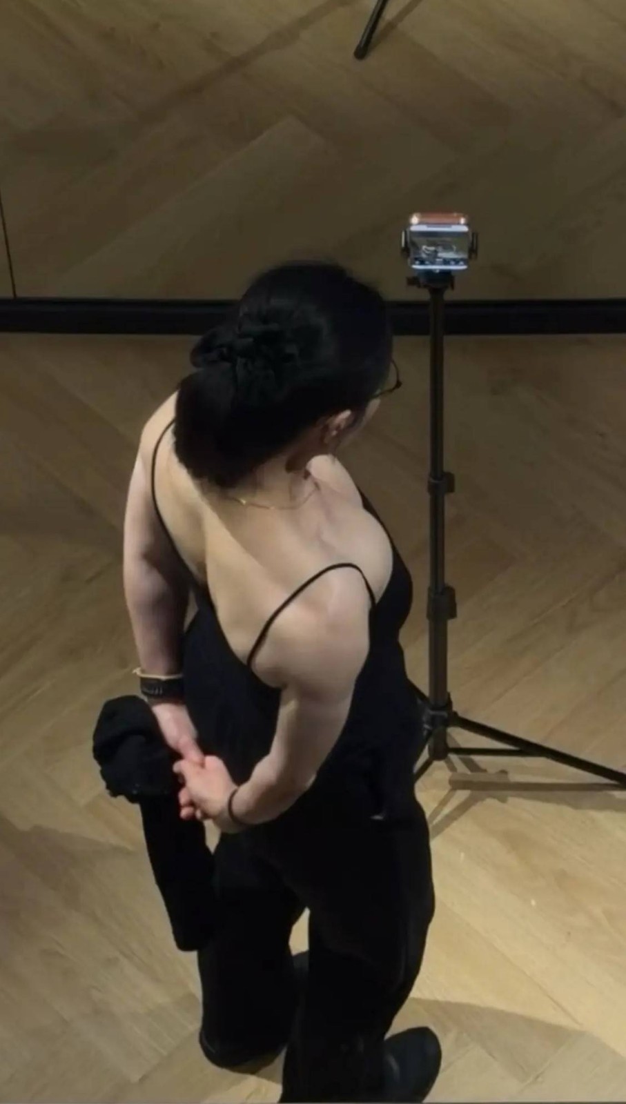 ��һ�ں���ͼ�Ʒ�ϵ�� ��Ů������ô����ôϸ��