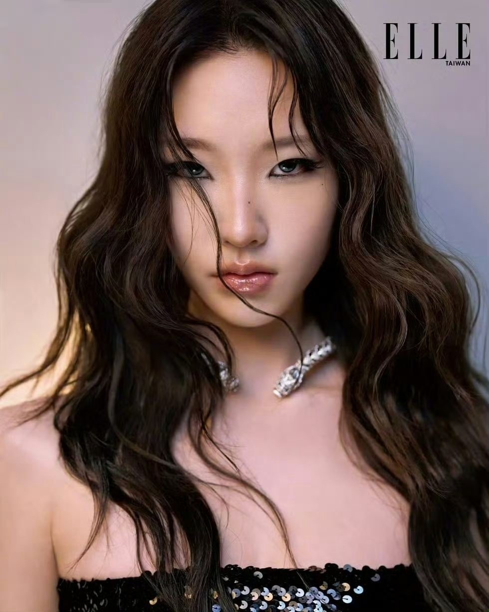 小S两位女儿合体登封面写真赏 冷甜反差美展示