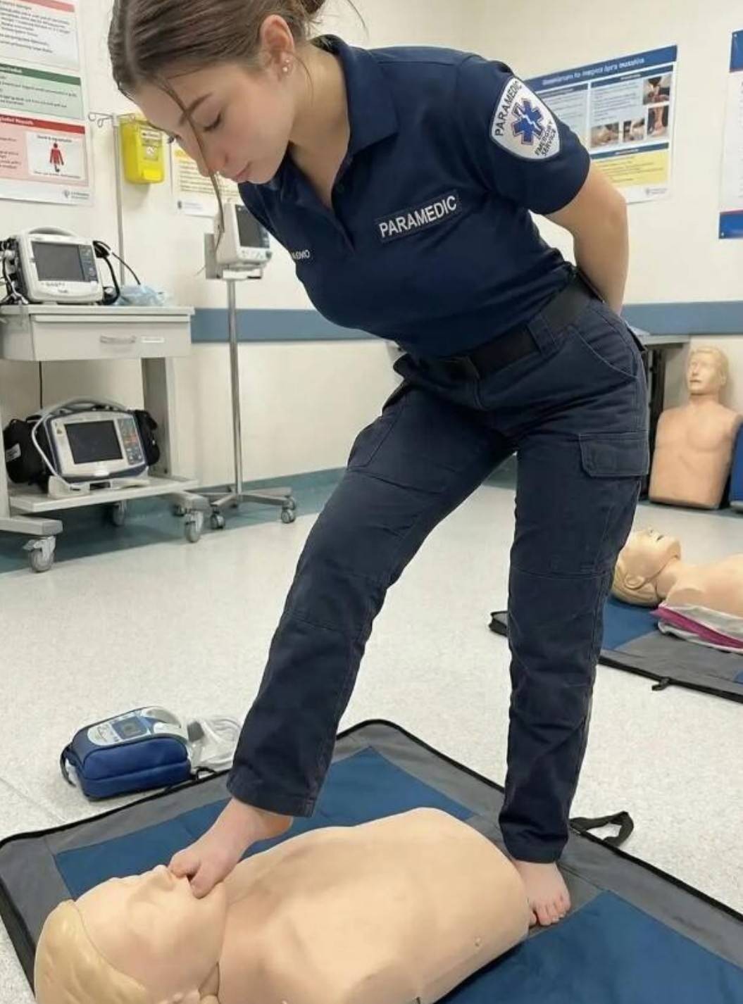 ��һ�ں���ͼ�Ʒ�ϵ�� Ů��������ʲôϷ��ô�ң�