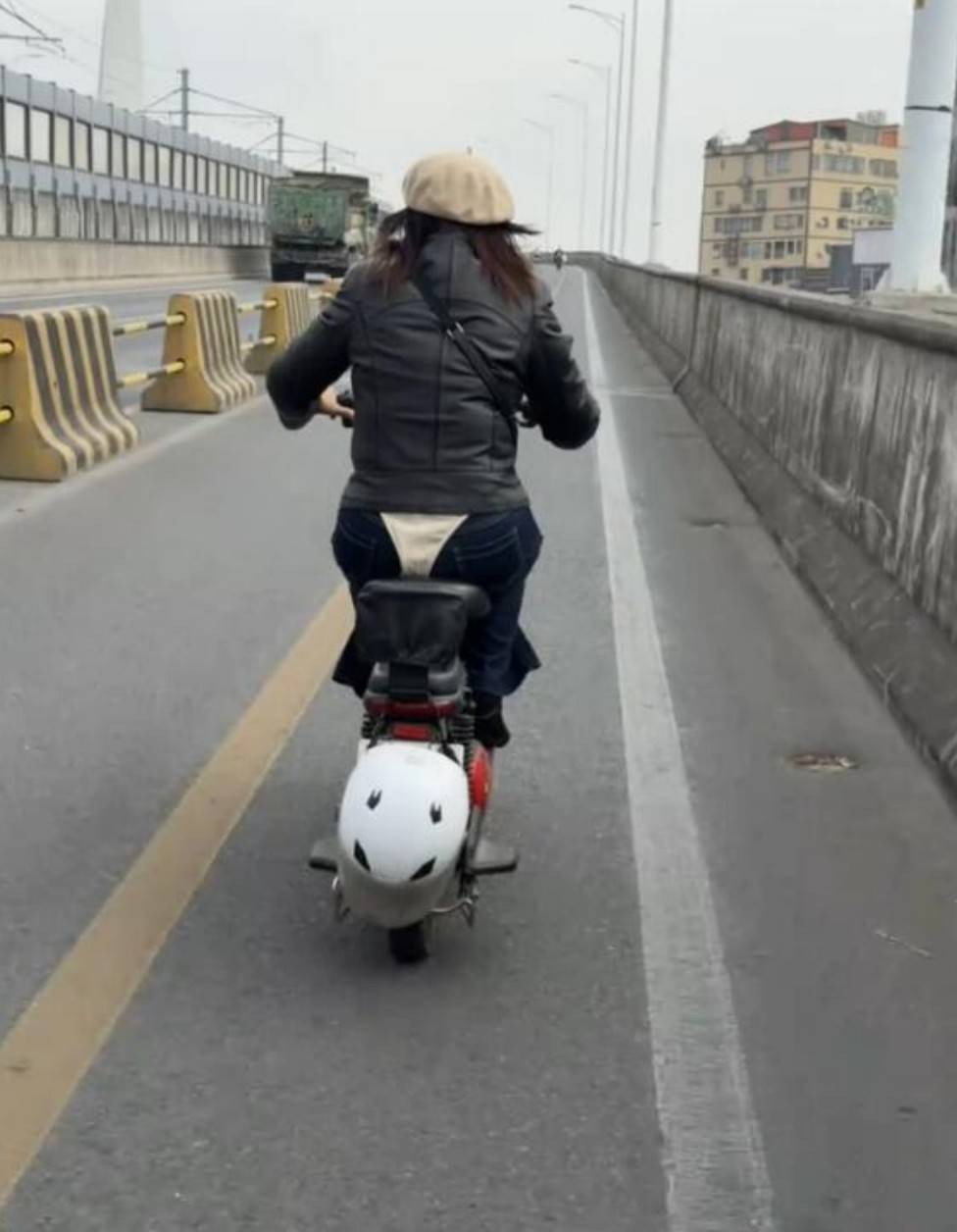 ��һ�ں���ͼ�Ʒ�ϵ�� Ů��������ʲôϷ��ô�ң�