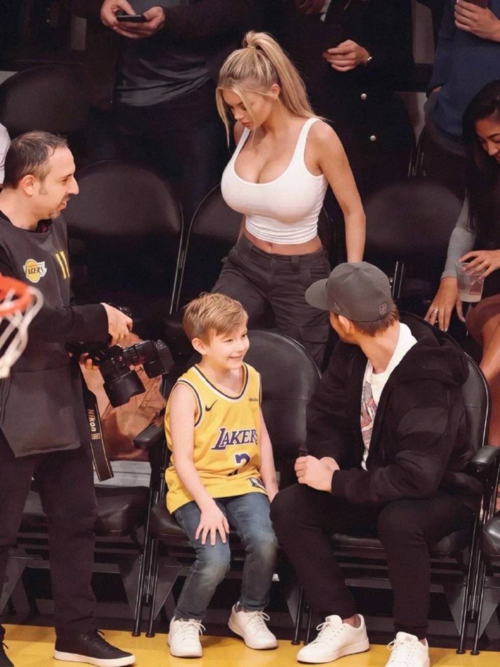 3DM����һ�̵�1640�� ���ڹۿ���Ů�������ǿֻ�