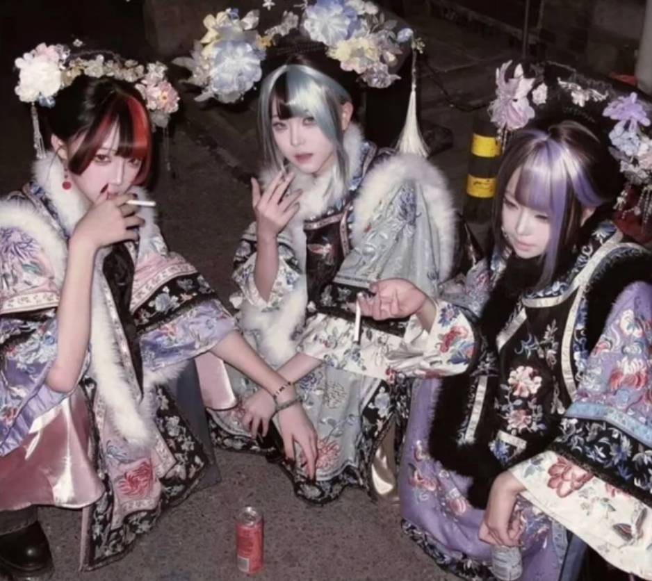 3DM����һ�̵�1644�� ��˿��Ů�ڴ������н���