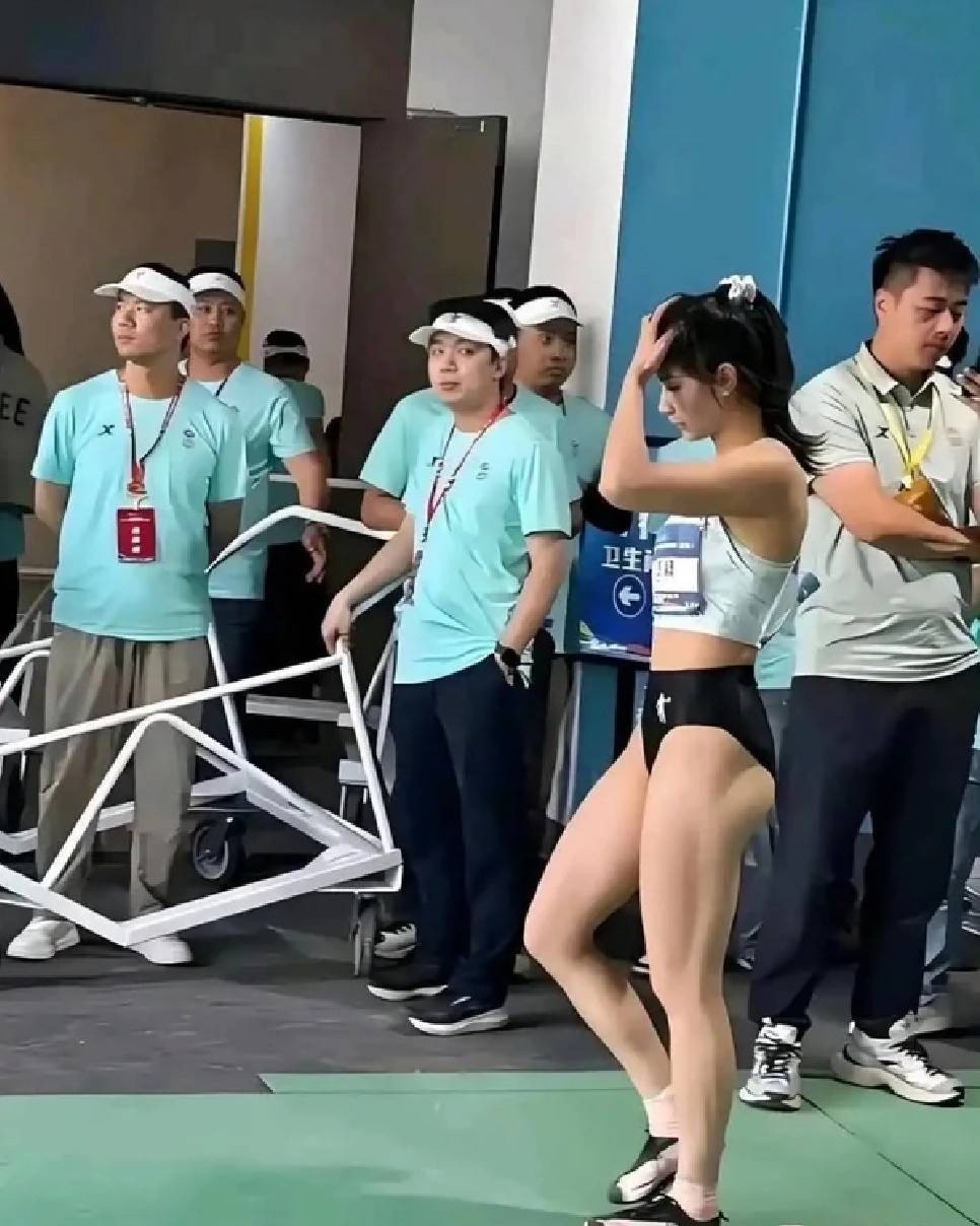 ��һ�ں���ͼ�Ʒ�ϵ�� ��Ů���·����������㽡��