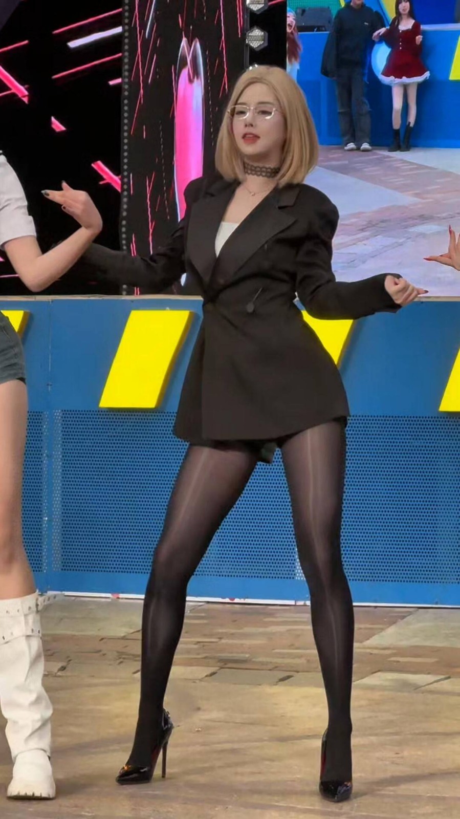 ��һ�ں���ͼ�Ʒ�ϵ�� ��Ů���·����������㽡��