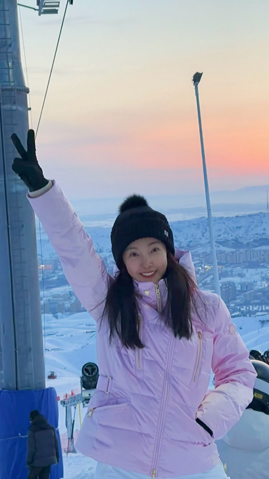 53�������ɹ��ѩ���� �����Ķ���Ů��