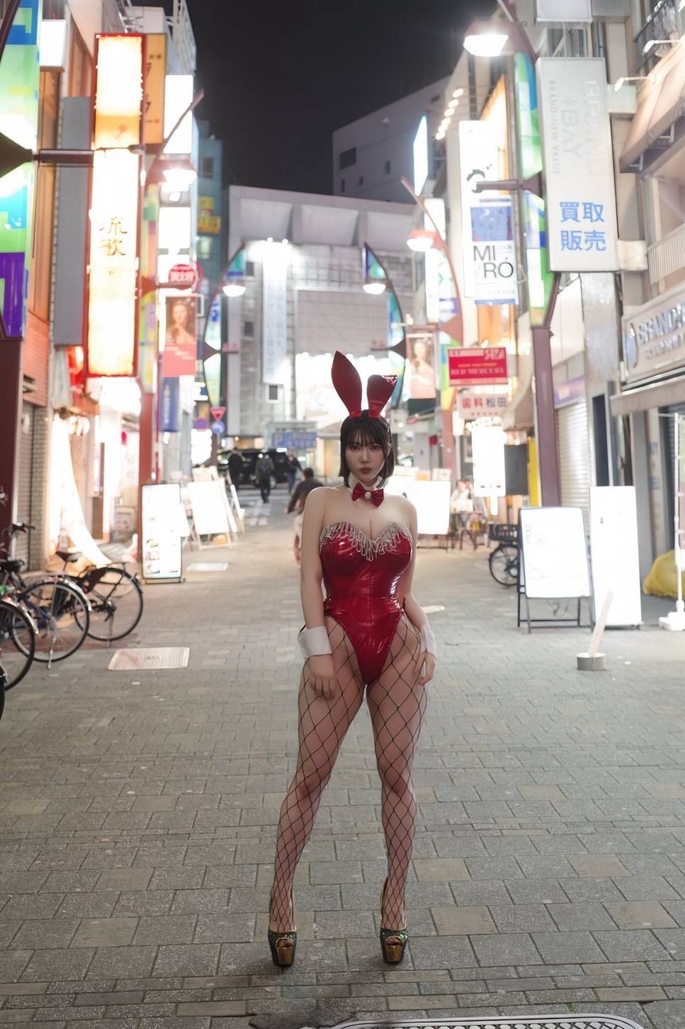 �ձ�д��Ů�����ݸ���ͼ�� �߲�˿���Ըб���