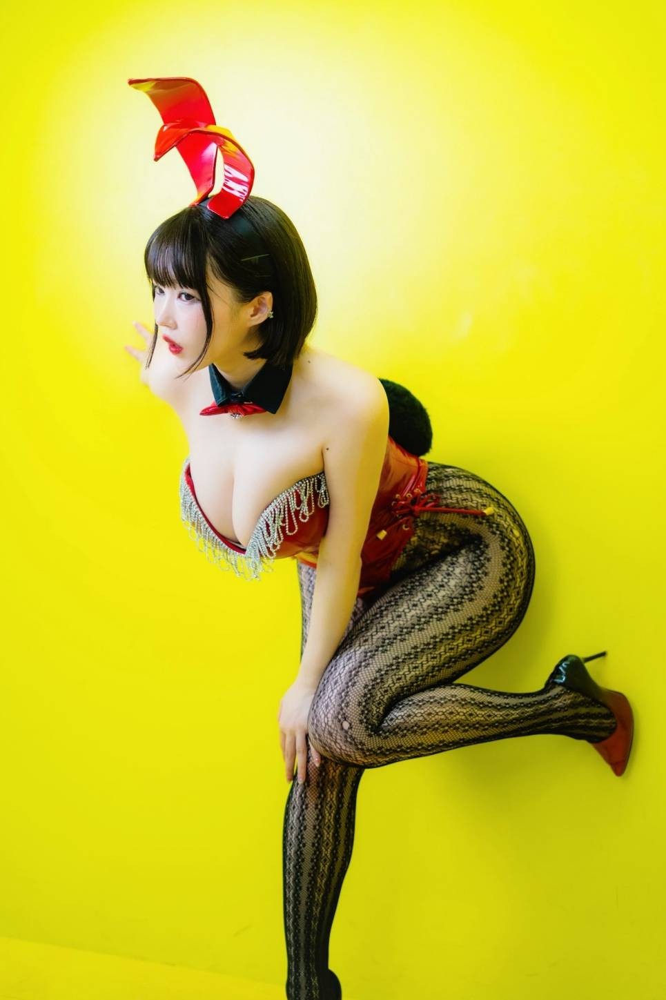 �ձ�д��Ů�����ݸ���ͼ�� �߲�˿���Ըб���