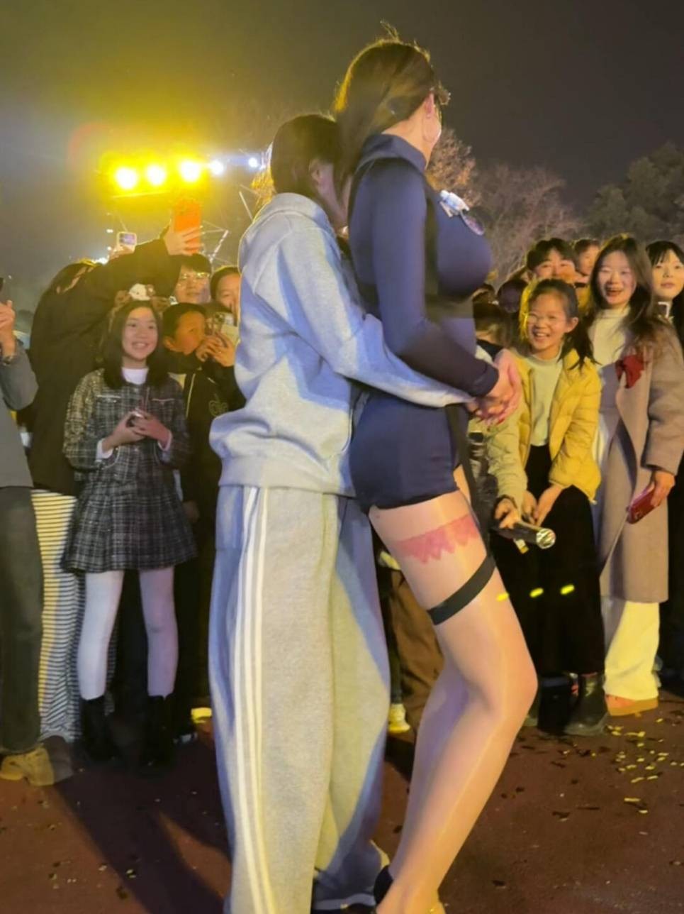 3DM����һ�̵�1662�� ����Ů������������Χ��