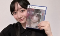 《寂静岭f》美女脸模晒与PS5光盘合照 很漂亮